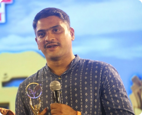 Nilesh Gosavi, founder of Abungu Rabbit Farm, receiving Krushiratna Award from IBN Lokmat for his work in sustainable rabbit farming in Maharashtra